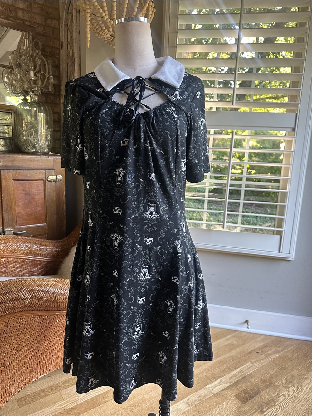 EMILY THE STRANG Eothic Portrait Lace-Up Collar Dress GIRLS LARGE EXCELLENT